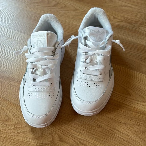 Rebook Shoes - Picture 1 of 4